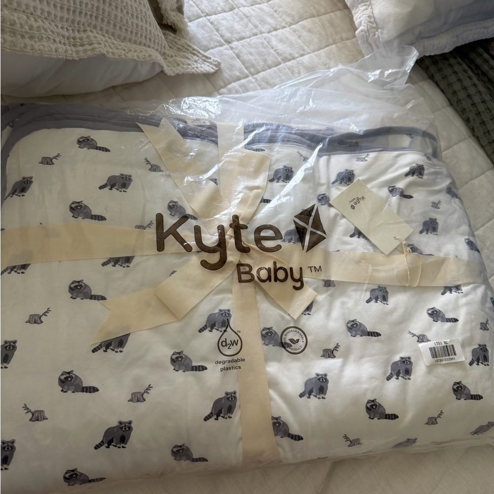 *NIB* Kyte YOUTH Blanket In raccoon  2.5 Tog 69*49 Inch